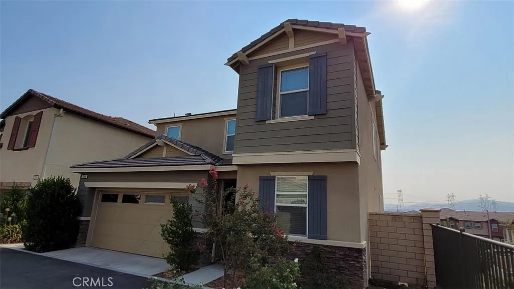 4 bed, 2132 sqft, $4,100 — Photo 2