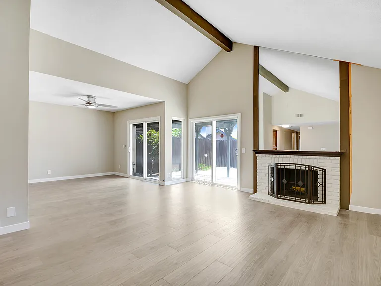 8555 Sandalwood Ct — Photo 6