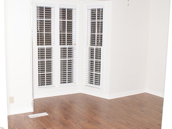 4th image of 2647 Blakemore Ave
