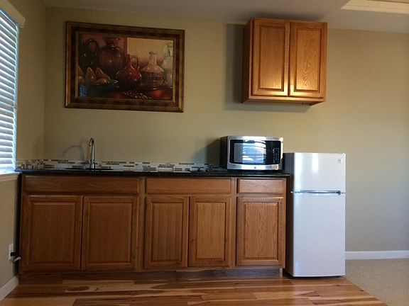 Super Clean Kitchenette