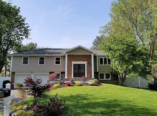 10 Tideway Ln, East Northport, NY 11731