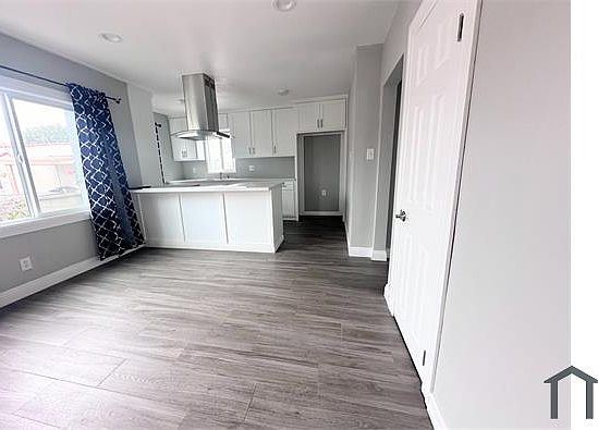 4th image of 3367 Walnut St #A