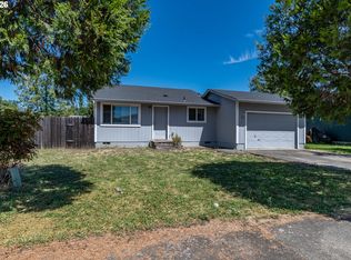 211 Valley Ct, Sutherlin, OR 97479