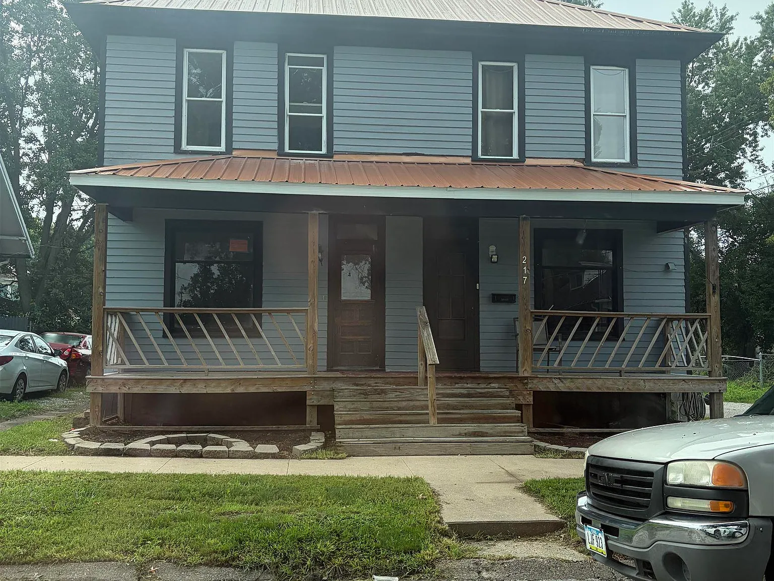 3 bed, 1.5 bath, 1248 sqft, $1,250 — Photo 1