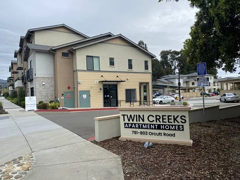 Twin Creeks Apartments — Photo 29