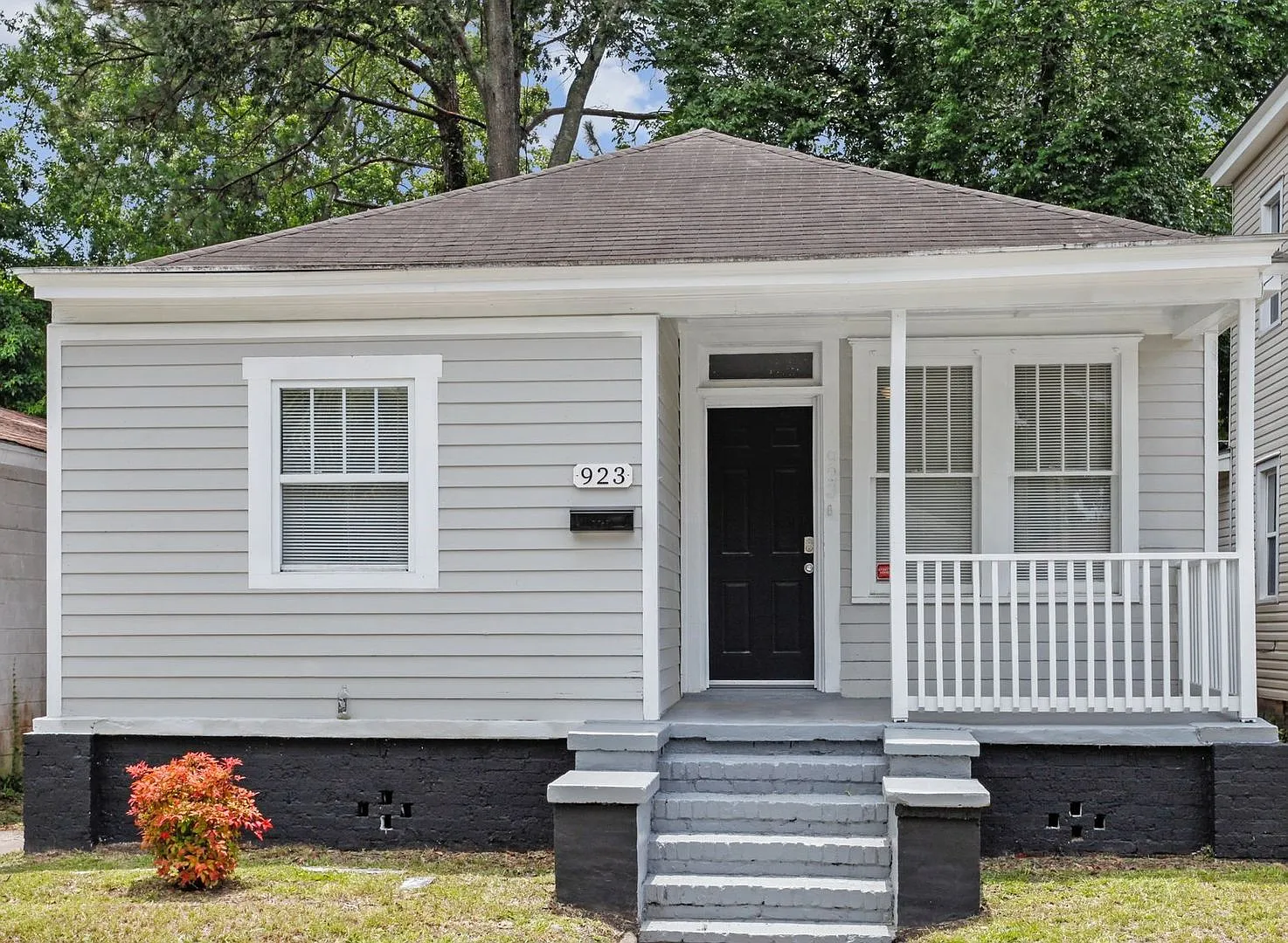 Large 3BR/2BA Downtown Savannah Home For Rent — Photo 1