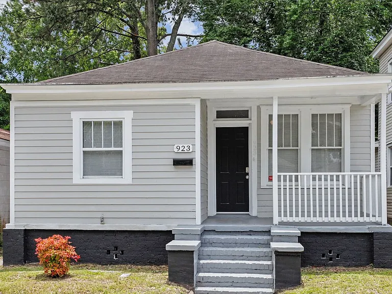 923 W Victory Dr — Photo 22