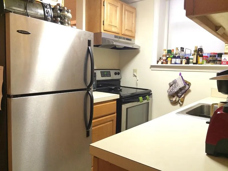 1 bed, 1.0 bath, 1051 sqft, $2,400 — Photo 2