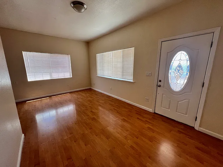22970 Sutro St — Photo 3