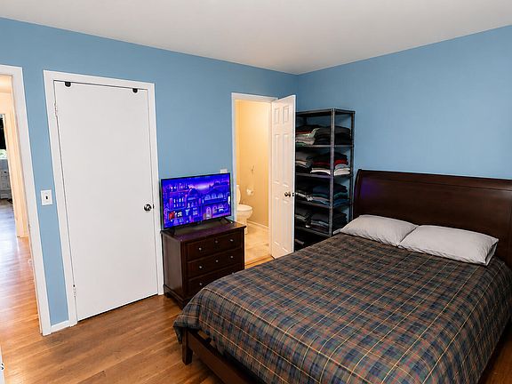 2nd image of 614 W 8th Street #4