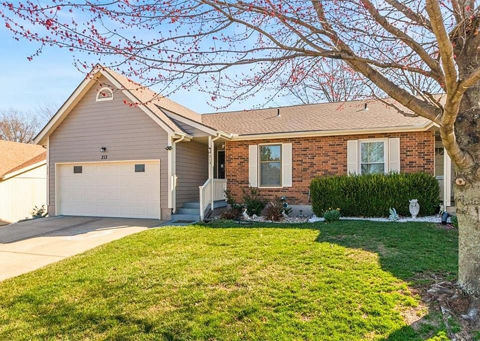 1st image of 213 SE Ridgeview Dr