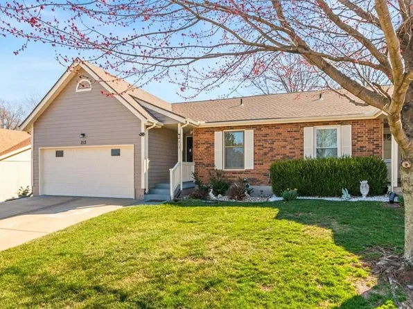 213 SE Ridgeview Dr, Lees Summit, MO 64063