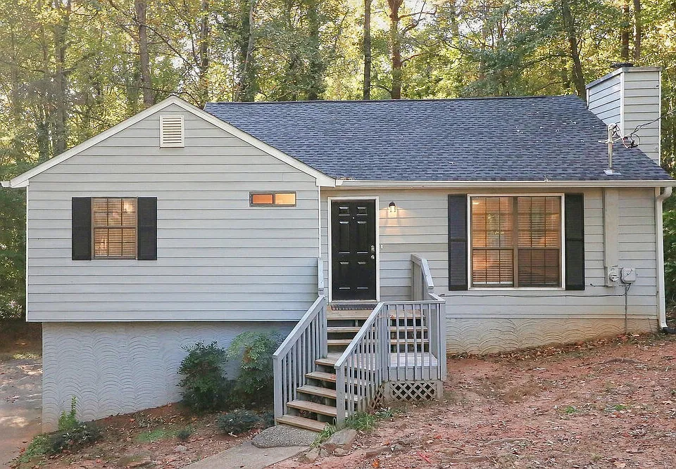 250 Deidra Dr SE