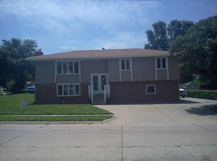 9105 R St, Omaha, NE 68127