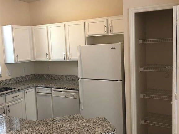 5th image of 2212 Golden Oak Ln