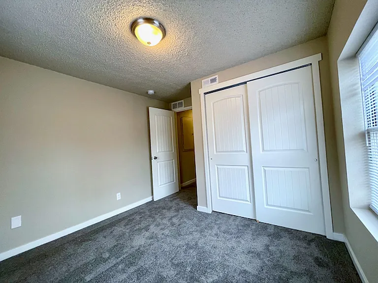 2101 E Willamette / Duplex / LBP — Photo 14