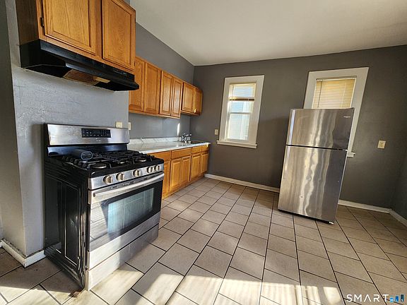 3rd image of 538 Howard Ave #2