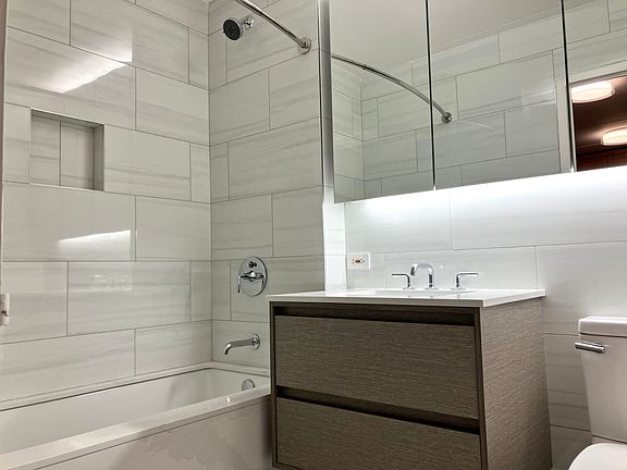 4th image of 301 Elizabeth St #408