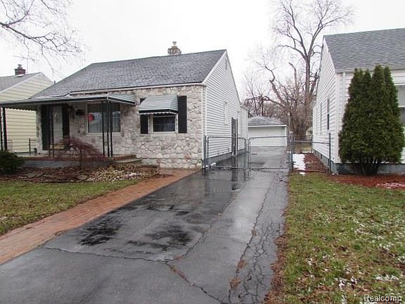 3rd image of 19131 Woodside St