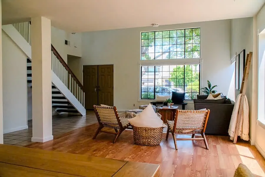 4 bed, 2.5 bath, 2141 sqft, $5,495 — Photo 2