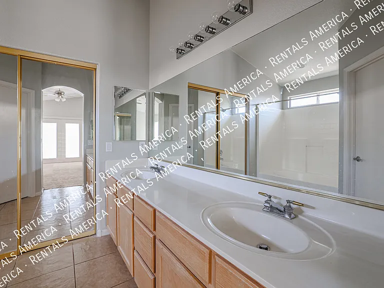 7441 W Fleetwood Ln — Photo 25