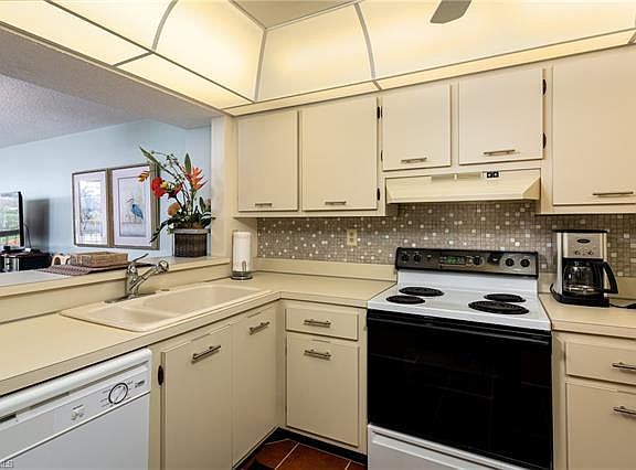 3rd image of 651 Seaview Ct APT B204