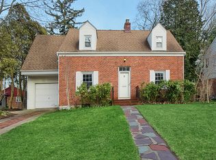 5 Cambridge Rd, Great Neck, NY 11023