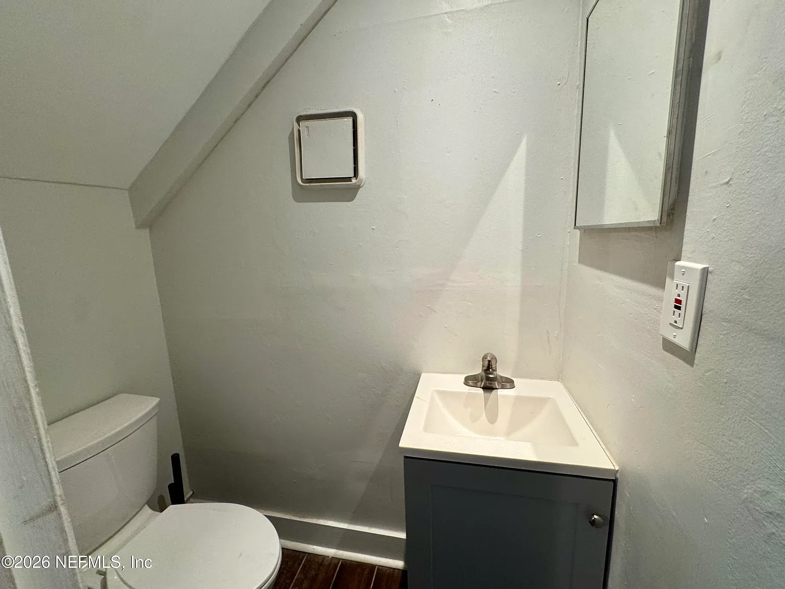 2 bed, 1.5 bath, 858 sqft, $1,250 — Photo 3