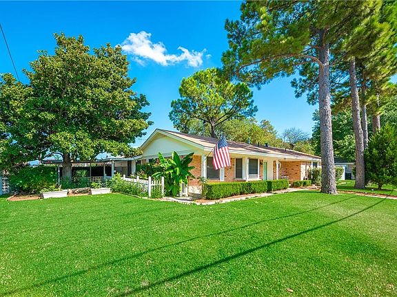 2nd image of 220 Priddy Ln