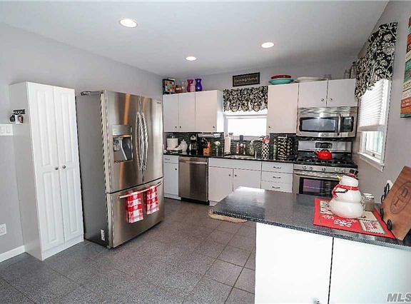 4th image of 251 Park Ln