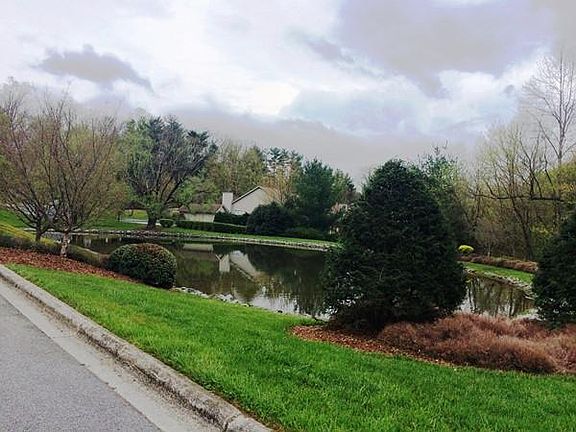 2nd image of 206 Live Oak Ln #206