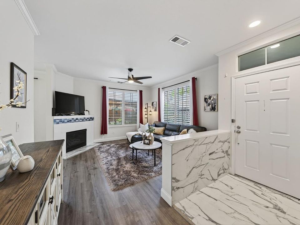 1st image of 334 Ballymore Cir