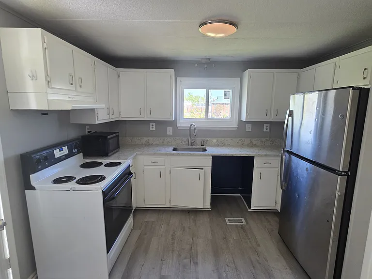 2082 Richmond Hwy — Photo 5