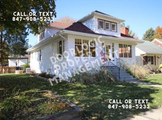 2 N Aldine St, Elgin, IL 60123
