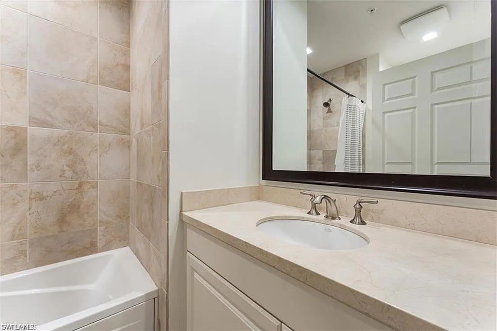 3 bed, 2.0 bath, 1700 sqft, $3,900 — Photo 3