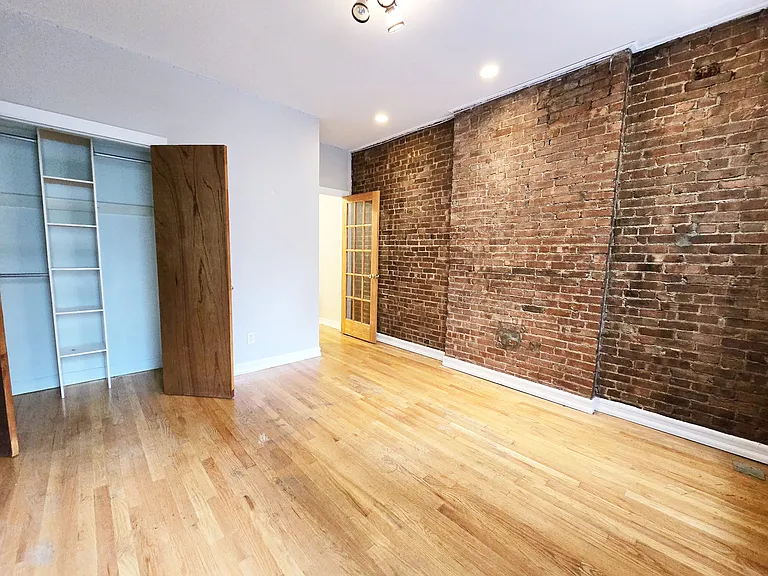 416 W 25th St #2FW — Photo 2