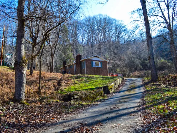 190 Mary Lou Dr, Clintwood, VA 24228