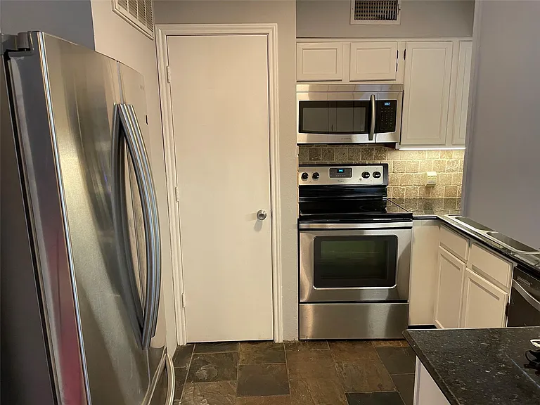 4303 Buena Vista St #202 — Photo 7