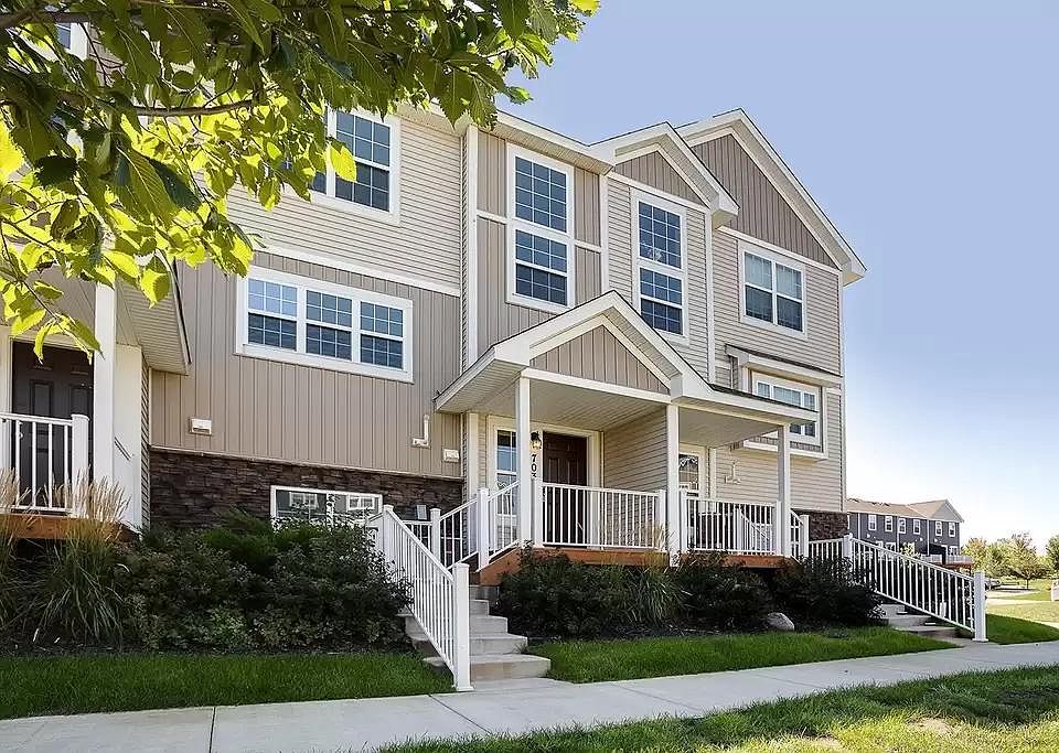 1st image of 703 Eagle Ct