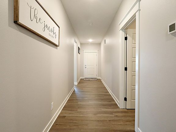4th image of 827 33rd Ct SW