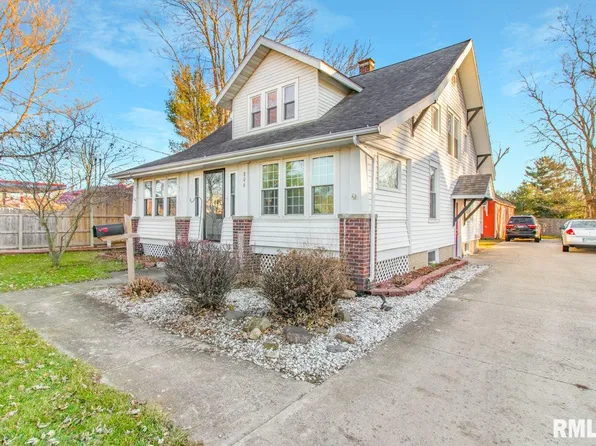 806 Peoria St, Washington, IL 61571