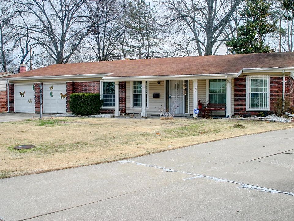 1st image of 620 Brookstone Dr