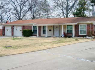 620 Brookstone Dr, Florissant, MO 63033