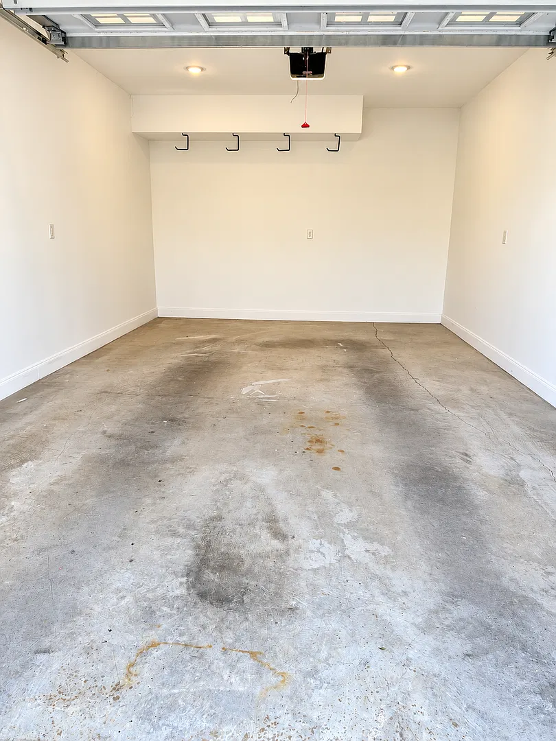 Townhouse for Rent in Crescent Ridge — Photo 2