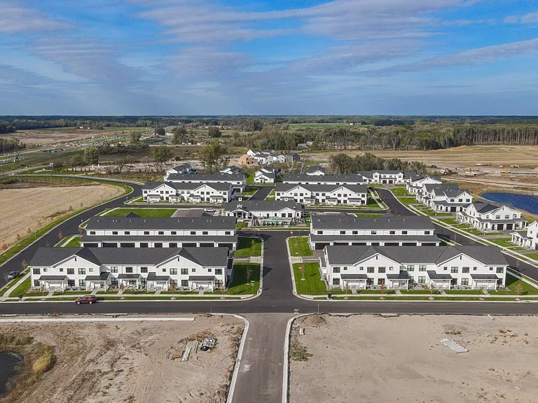 Sandhill Parkway Townhomes — Photo 102