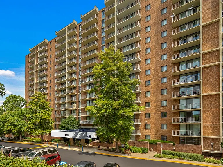 London Park Towers Apartments — Photo 9