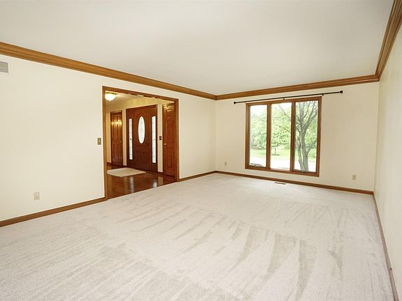 5th image of 10015 Pond Woods Ln