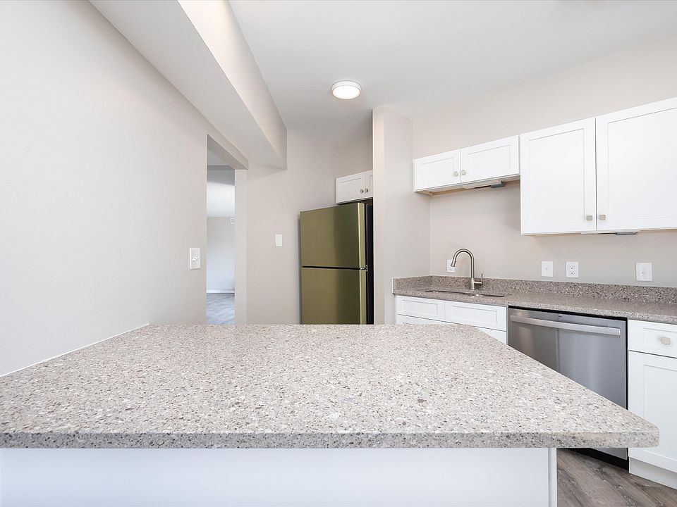 1st image of 900 19th Ave S APT 901