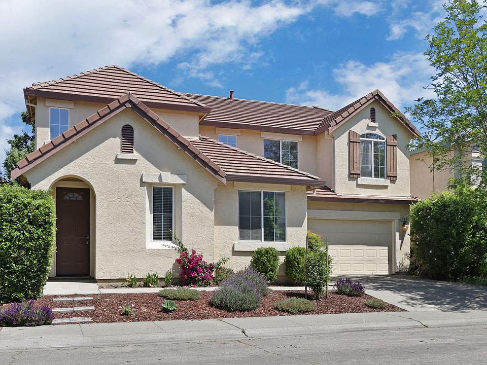 1st image of 101 S Pinnacles Cir