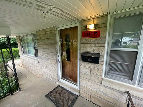 2nd image of 2513 E 8th St